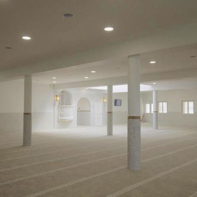 Centre islamique de Brest tapis et lustre avec Imam Rachid El Jay